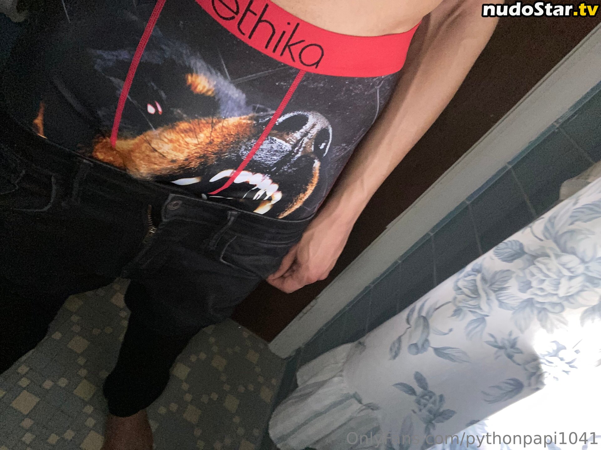 pythonpaige / pythonpapi1041 Läckt Naket OnlyFans Foto #1